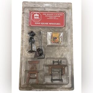 Town Square Miniatures Doll House furniture 1:12 Scale Sewing Room Vintage NOS